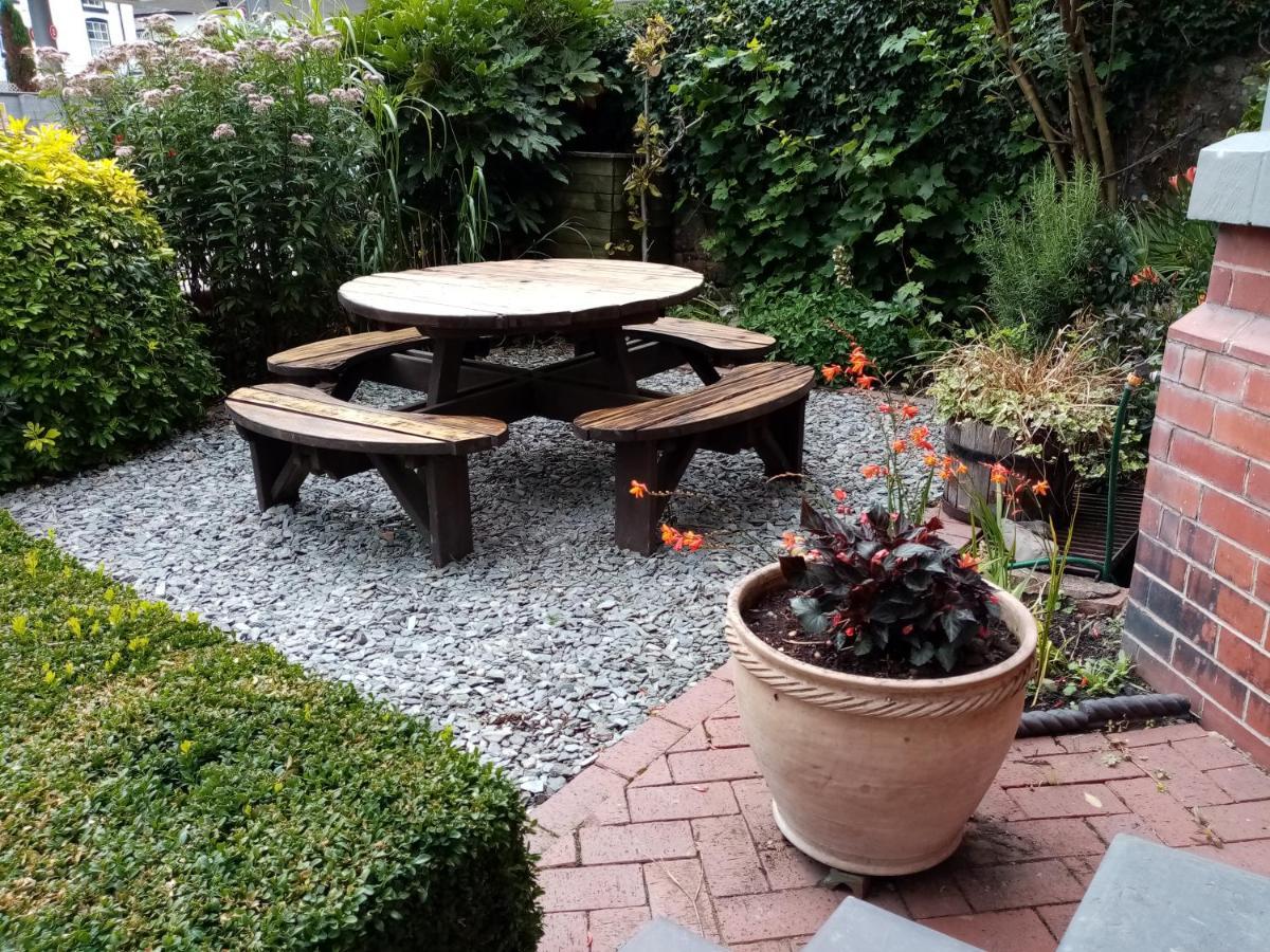 Llangollen Hostel Guest Rooms - No Dormitories - Self Catering Exterior foto