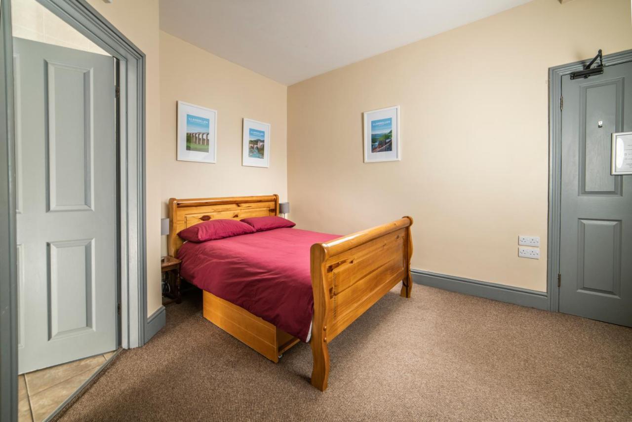 Llangollen Hostel Guest Rooms - No Dormitories - Self Catering Exterior foto