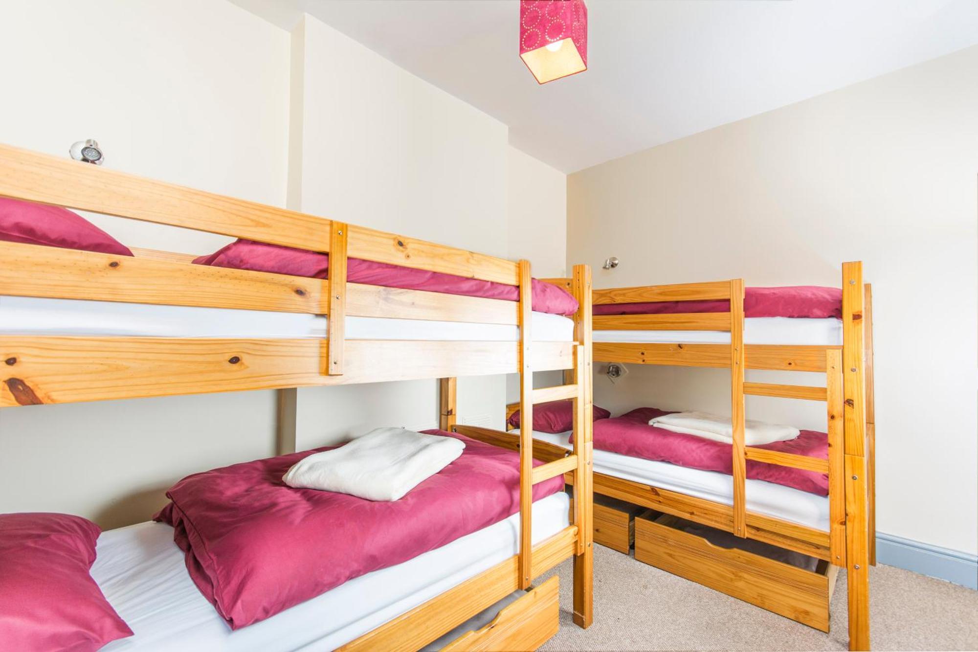 Llangollen Hostel Guest Rooms - No Dormitories - Self Catering Exterior foto