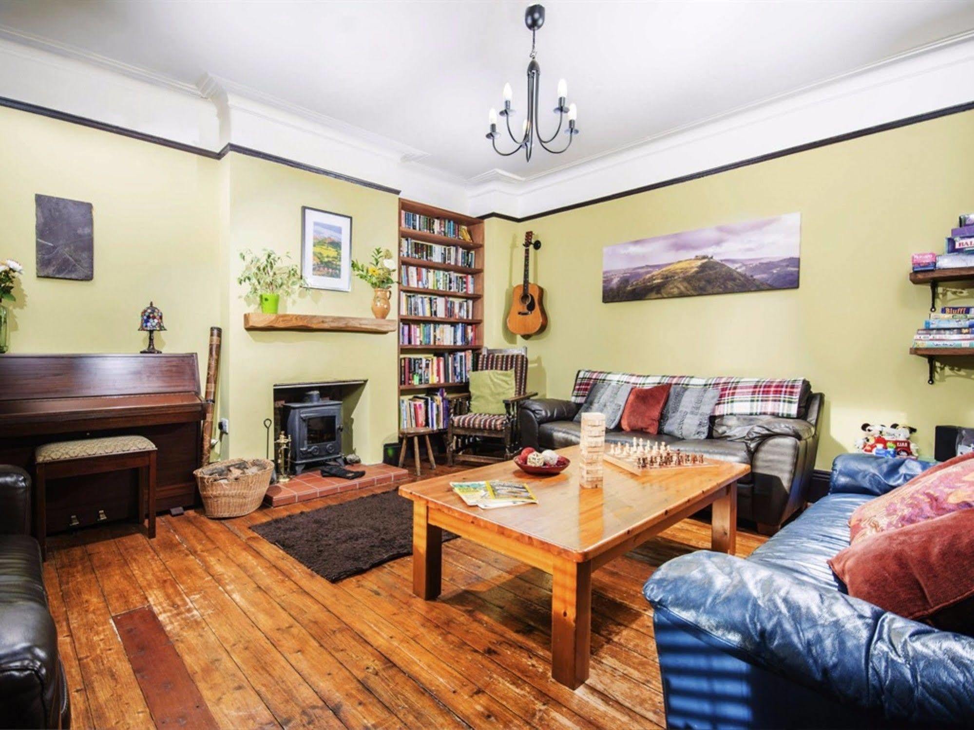 Llangollen Hostel Guest Rooms - No Dormitories - Self Catering Exterior foto