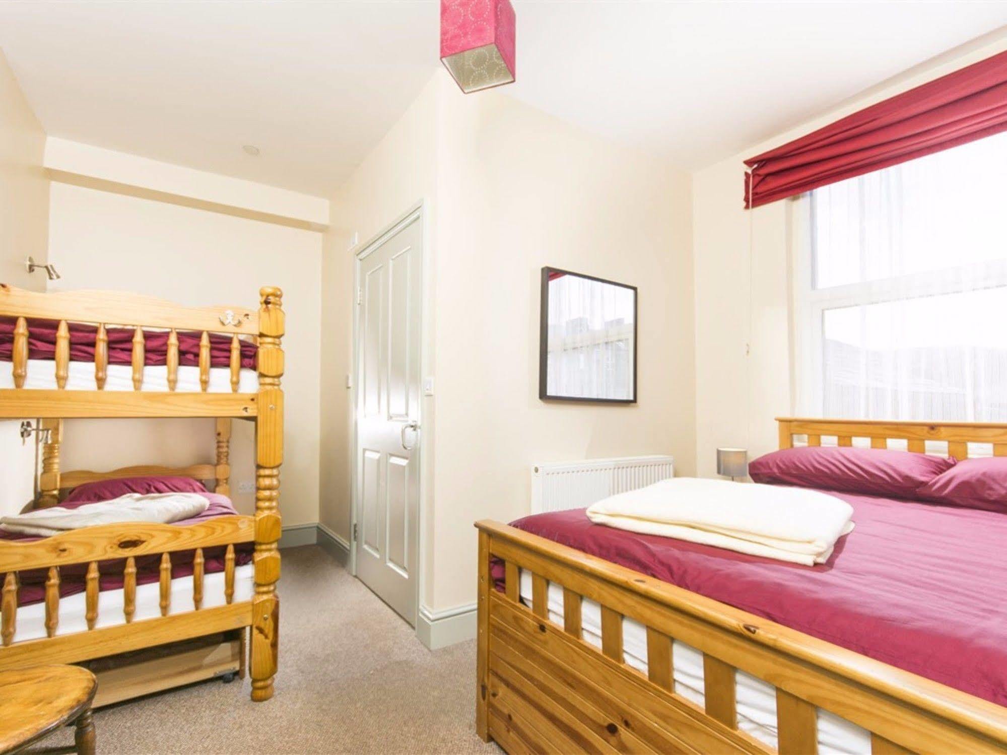 Llangollen Hostel Guest Rooms - No Dormitories - Self Catering Exterior foto